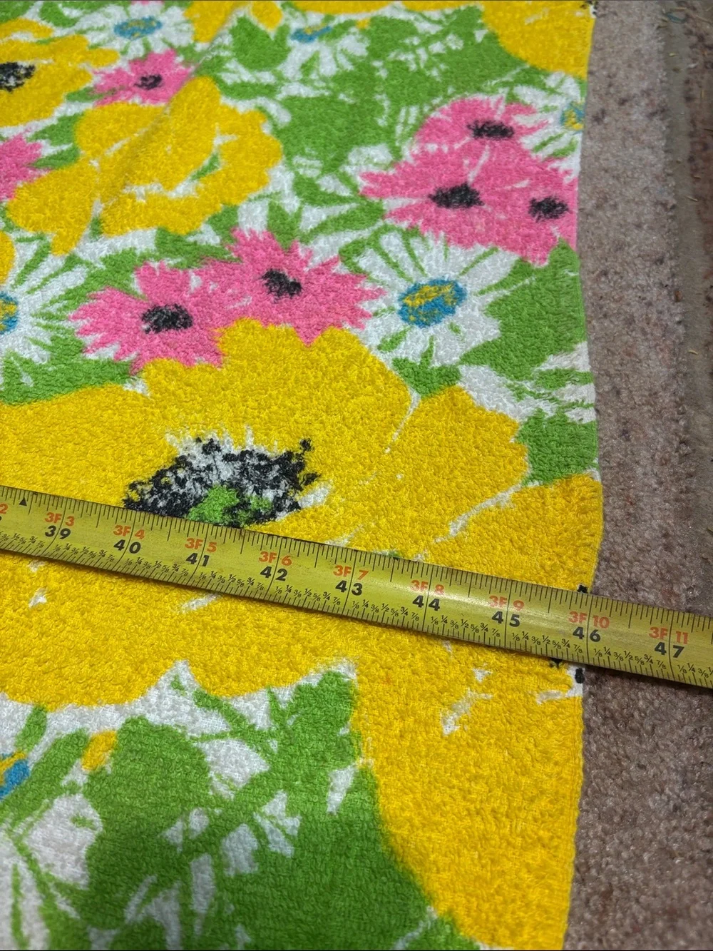 Vtg 70s Flower Power Oversized Beach Towel 46x70 Terry Cloth Fabric